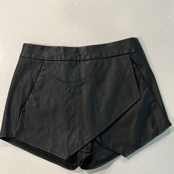 Express Faux Leather Skort - Picture 2 of 4